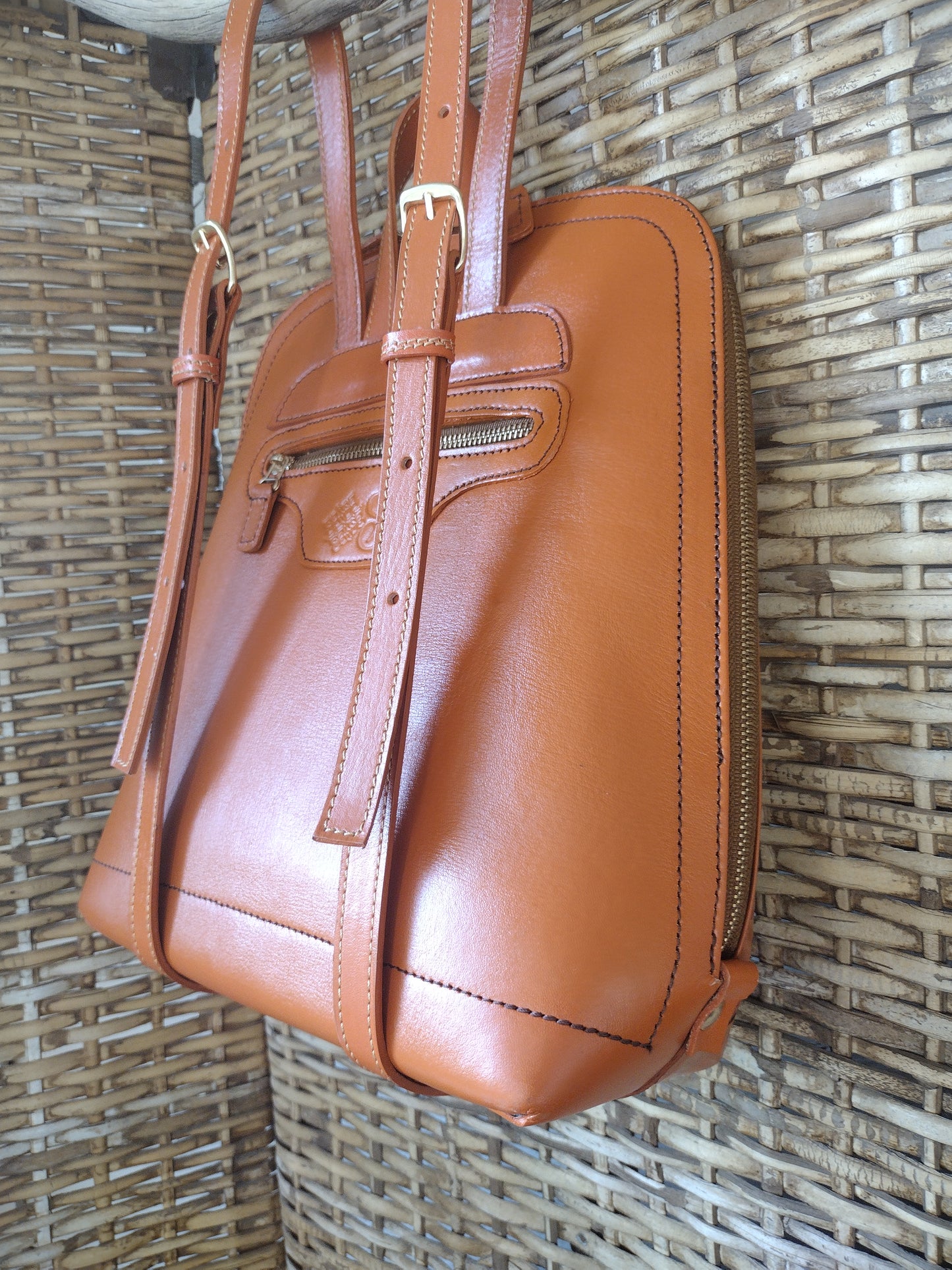 Hand tolled leather backpack sugar skull Natural/antique