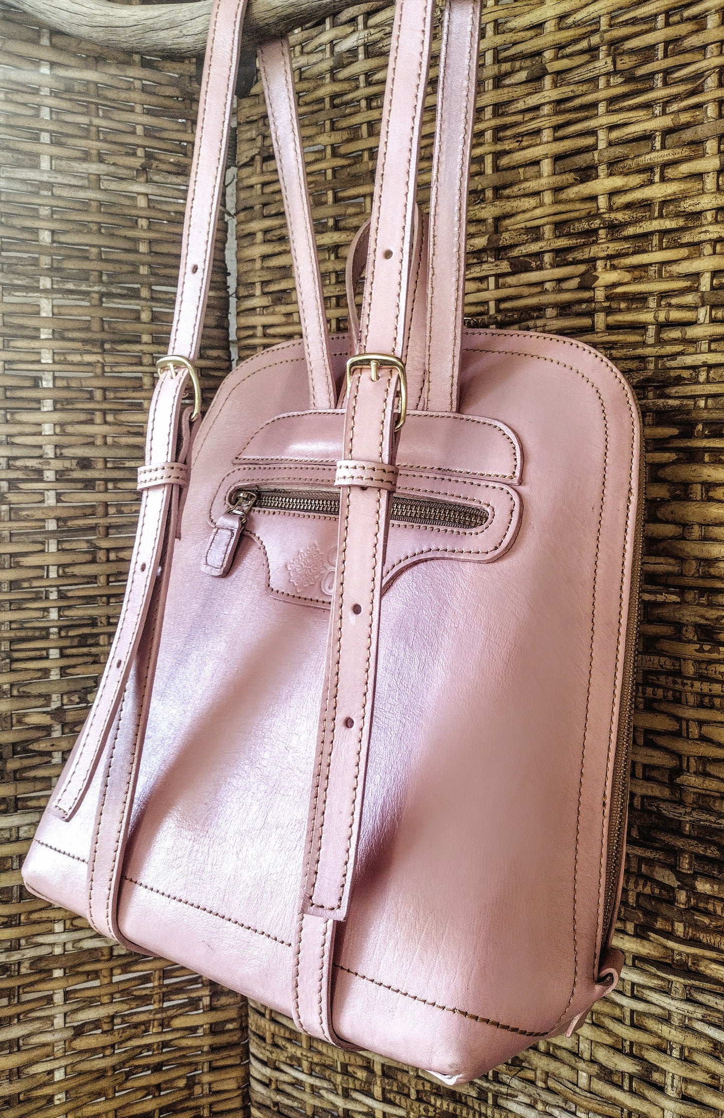 Hand tolled leatrher bachpack sugar skull Pink /wash