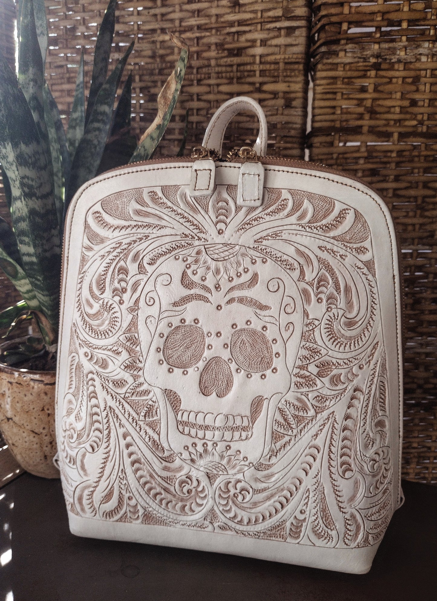 Hand tolled leather backpack sugar skull White /wash