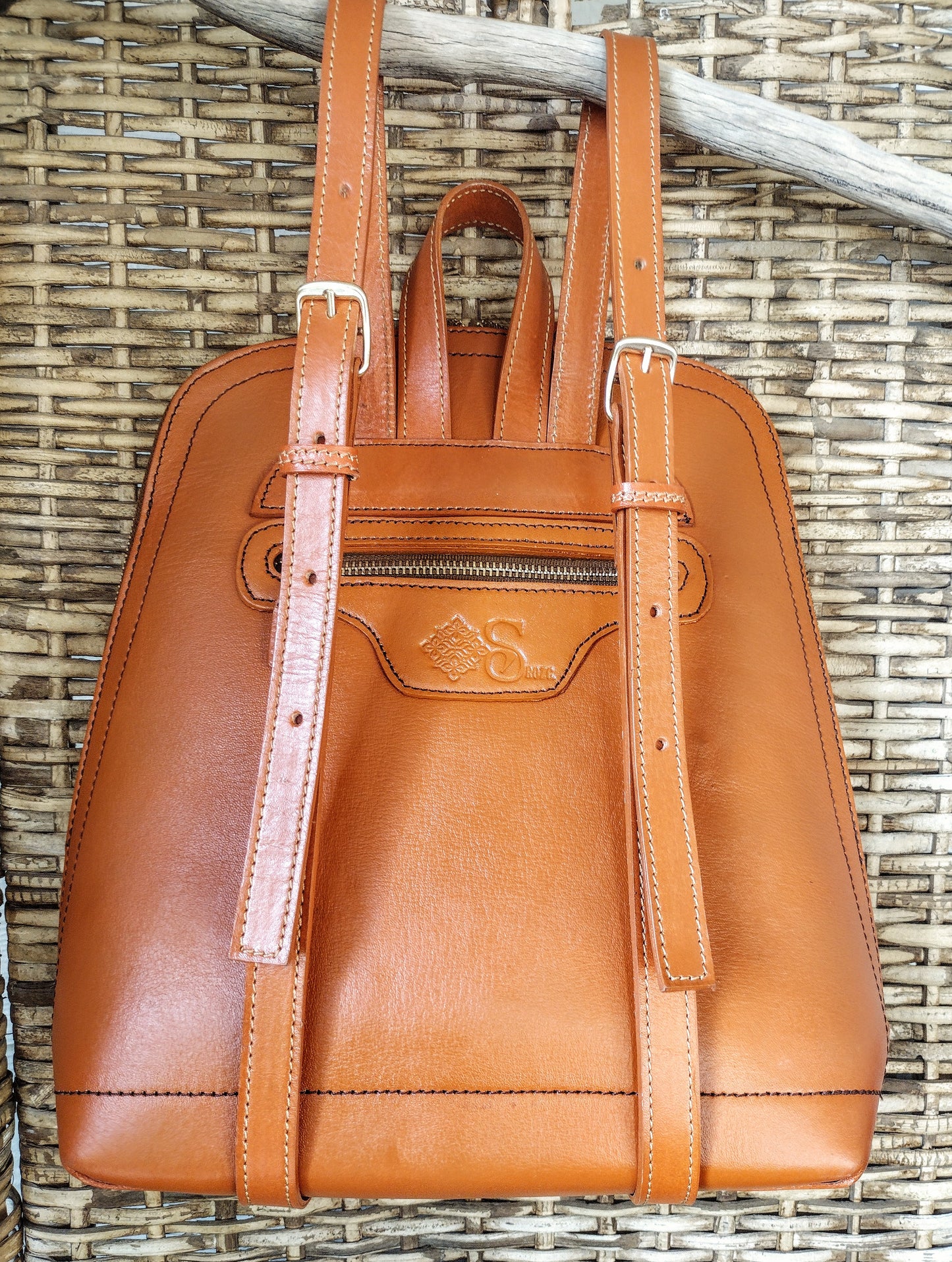 Hand tolled leather backpack sugar skull Natural/antique