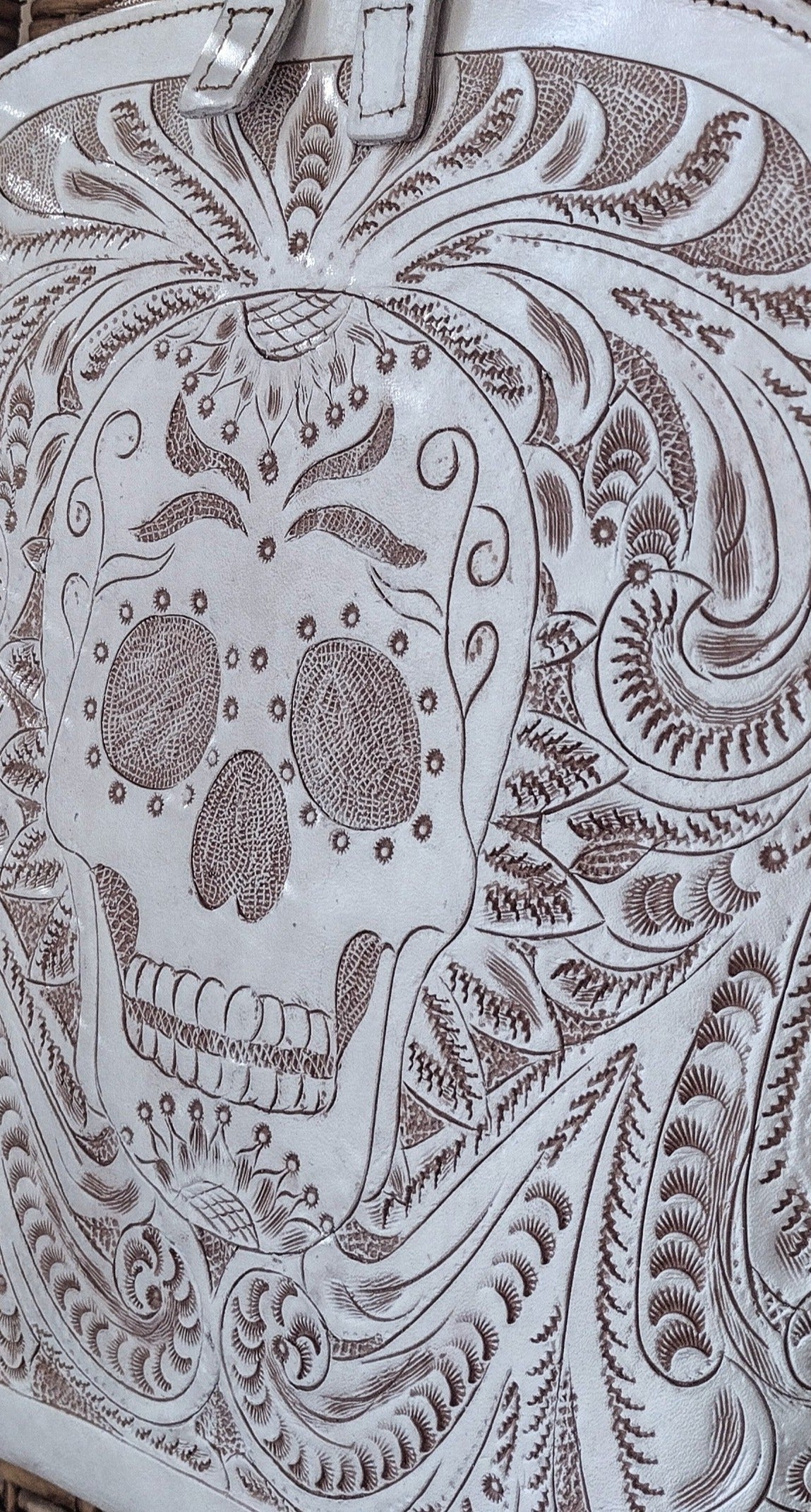 Hand tolled leather backpack sugar skull White /wash