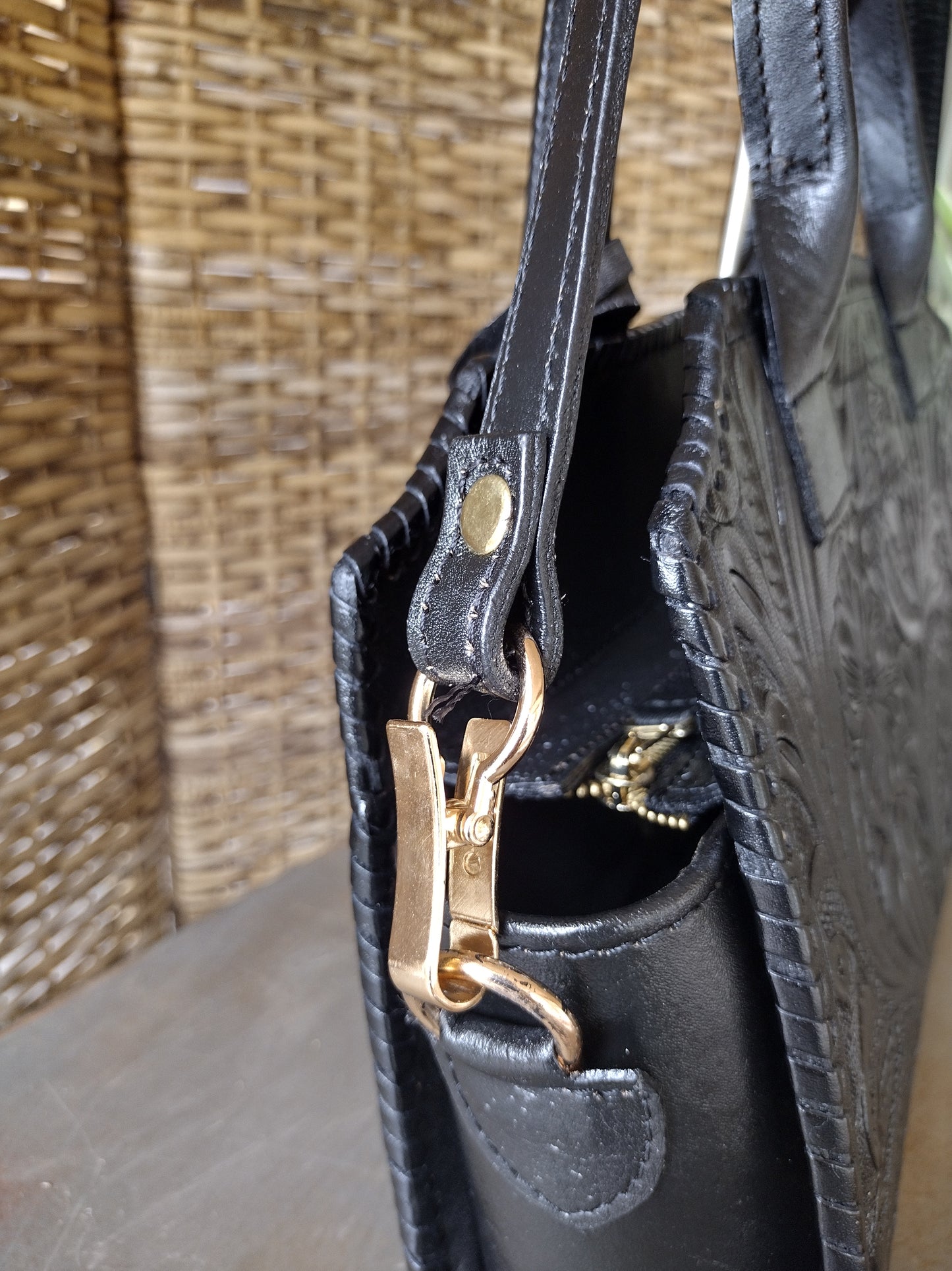 Floral shoulder purse leather Black with shoulder strap.