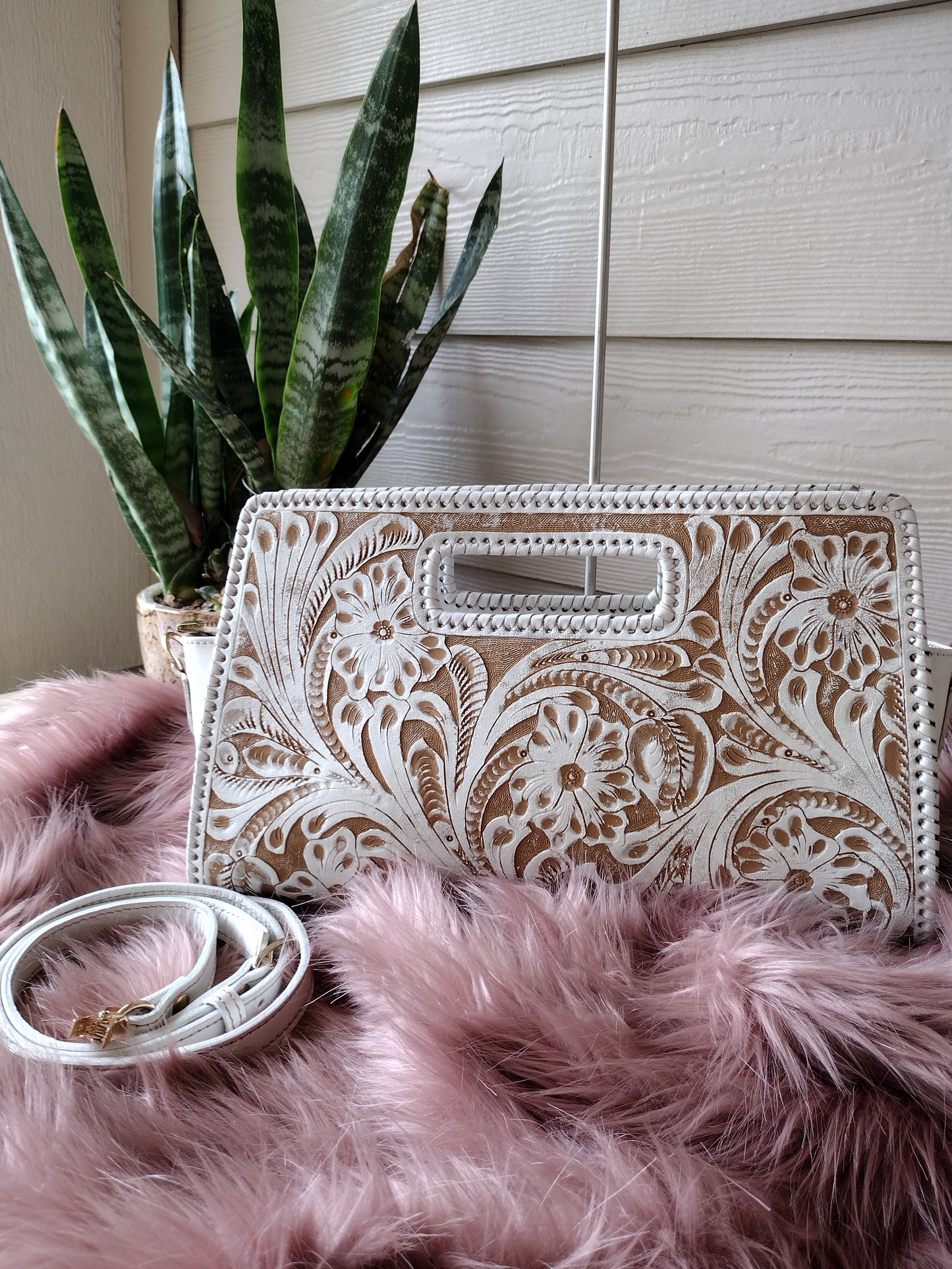 Vaquera Floral leather clutch purse White/Wash with shoulder strap.