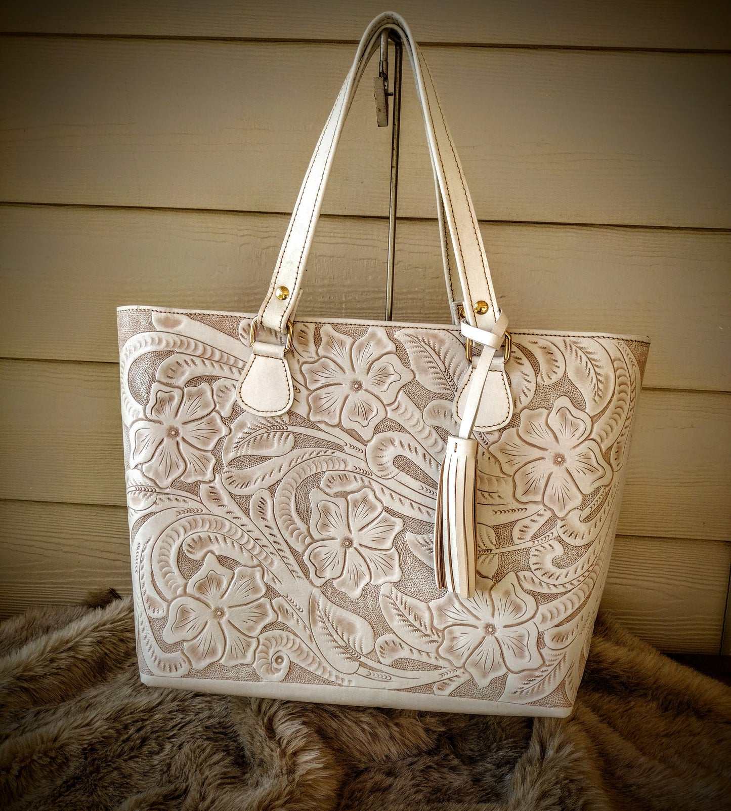 Casandra Hand-tooled tote bag Beige