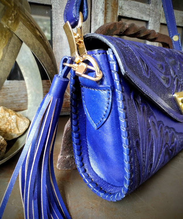 Clutch purse azul/rey with shoulder strap