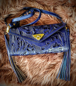 Clutch purse azul/rey with shoulder strap