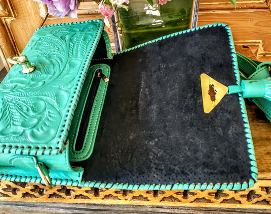 Vintage Style Cross Body Purse.