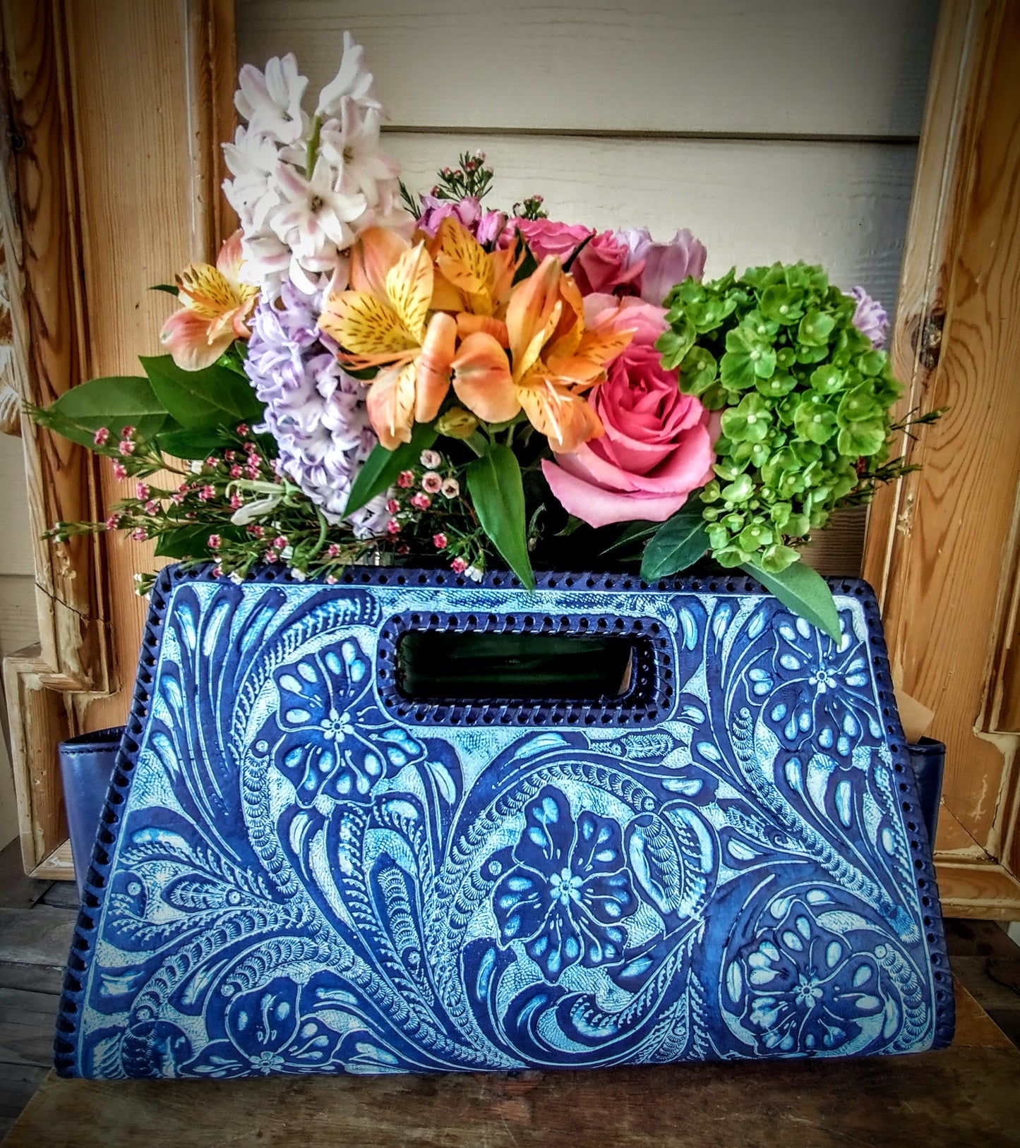 Classic Floral Pattern Hand Bag
