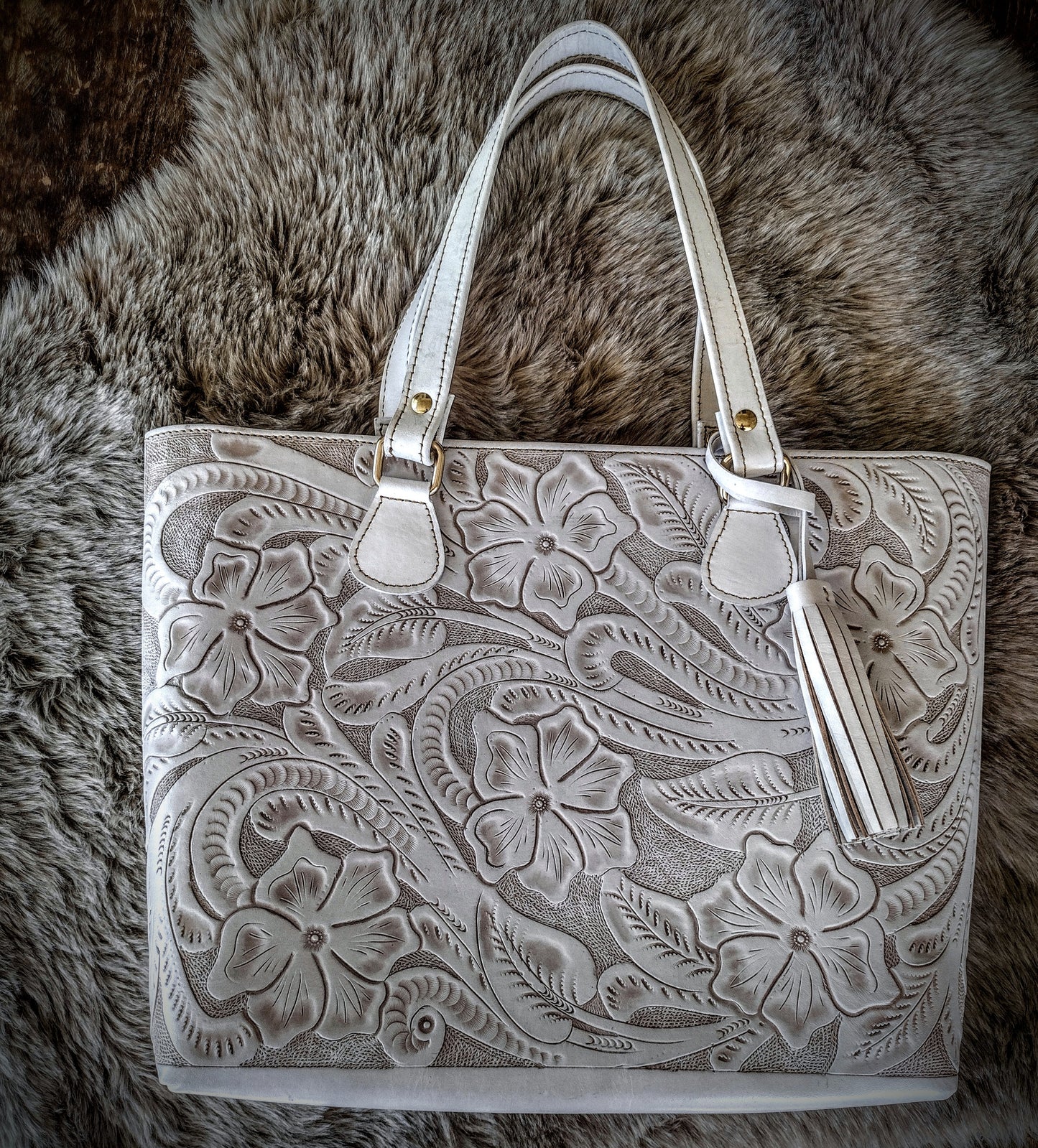 Casandra Hand-tooled tote bag Beige