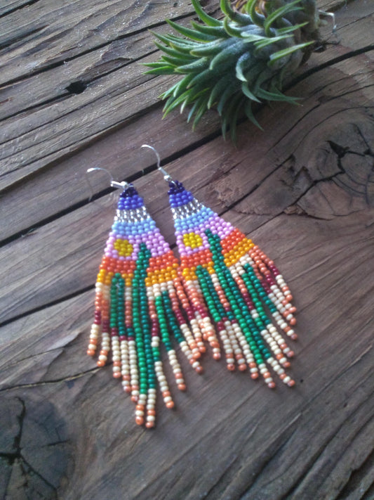 Cactus desertic landscape beaded earrings. handwoven.