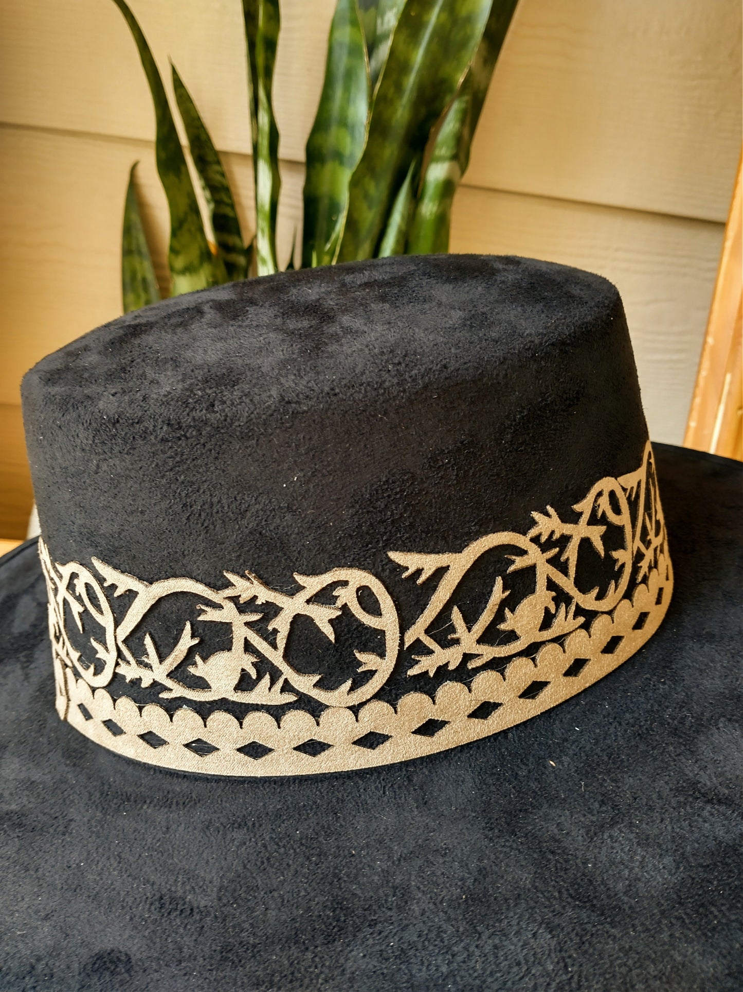 Pale Rose Vegan Suede Cordovez style hat with faux leather band