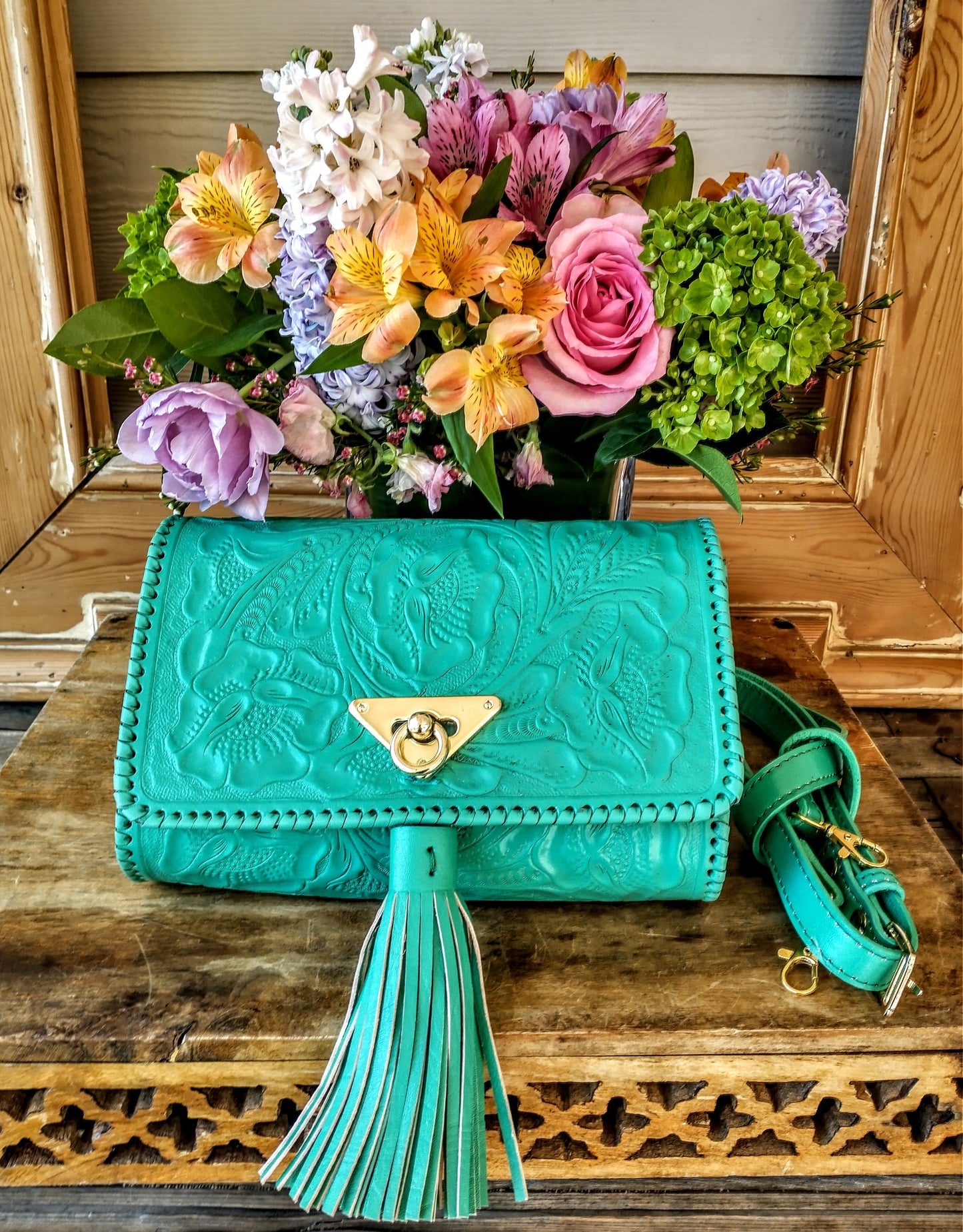 Vintage Style Cross Body Purse.