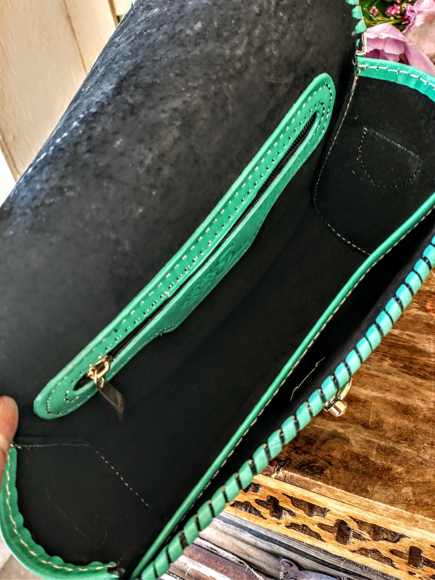 Vintage Style Cross Body Purse.