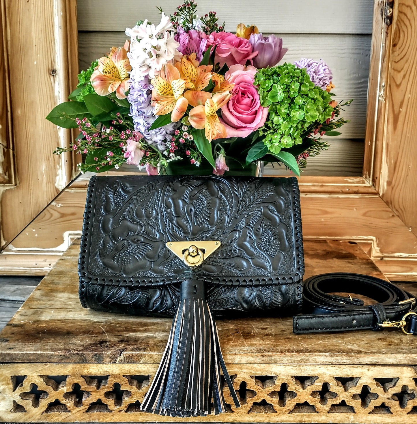 Vintage Style Cross Body Purse.