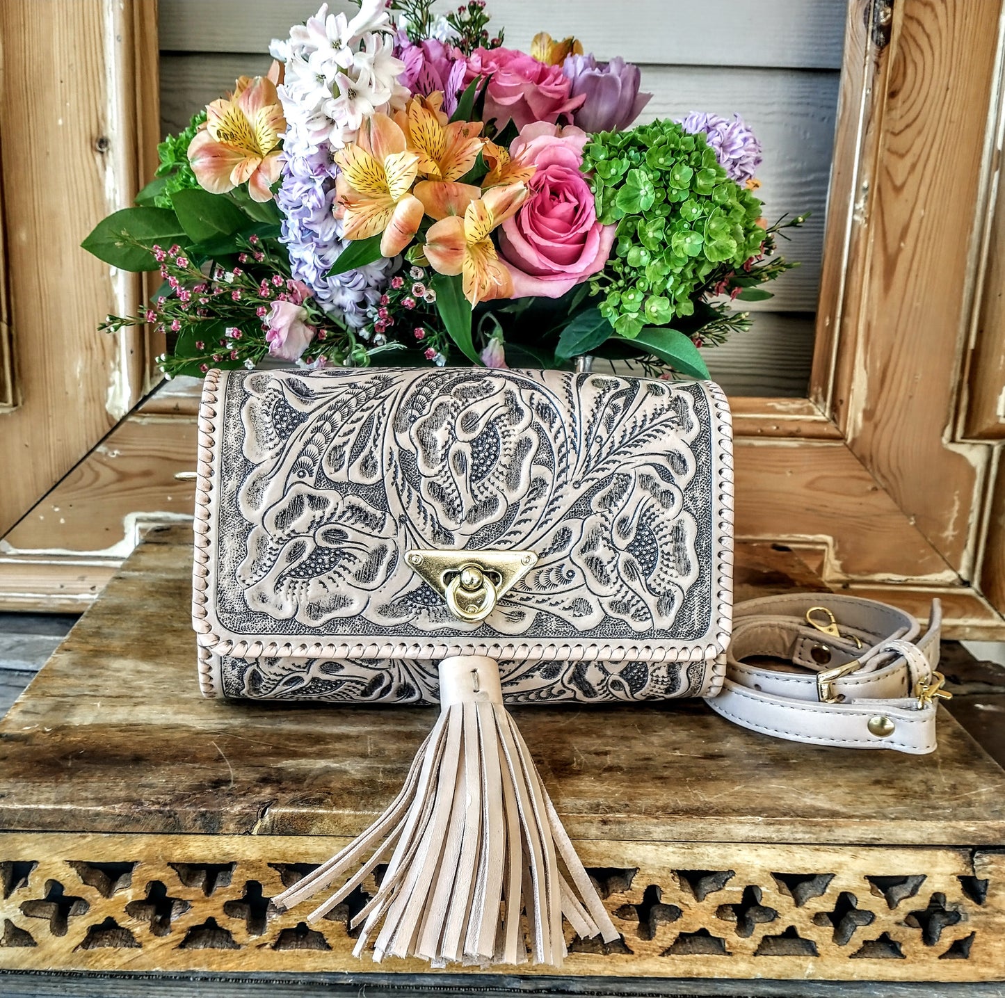 Vintage Style Cross Body Purse.