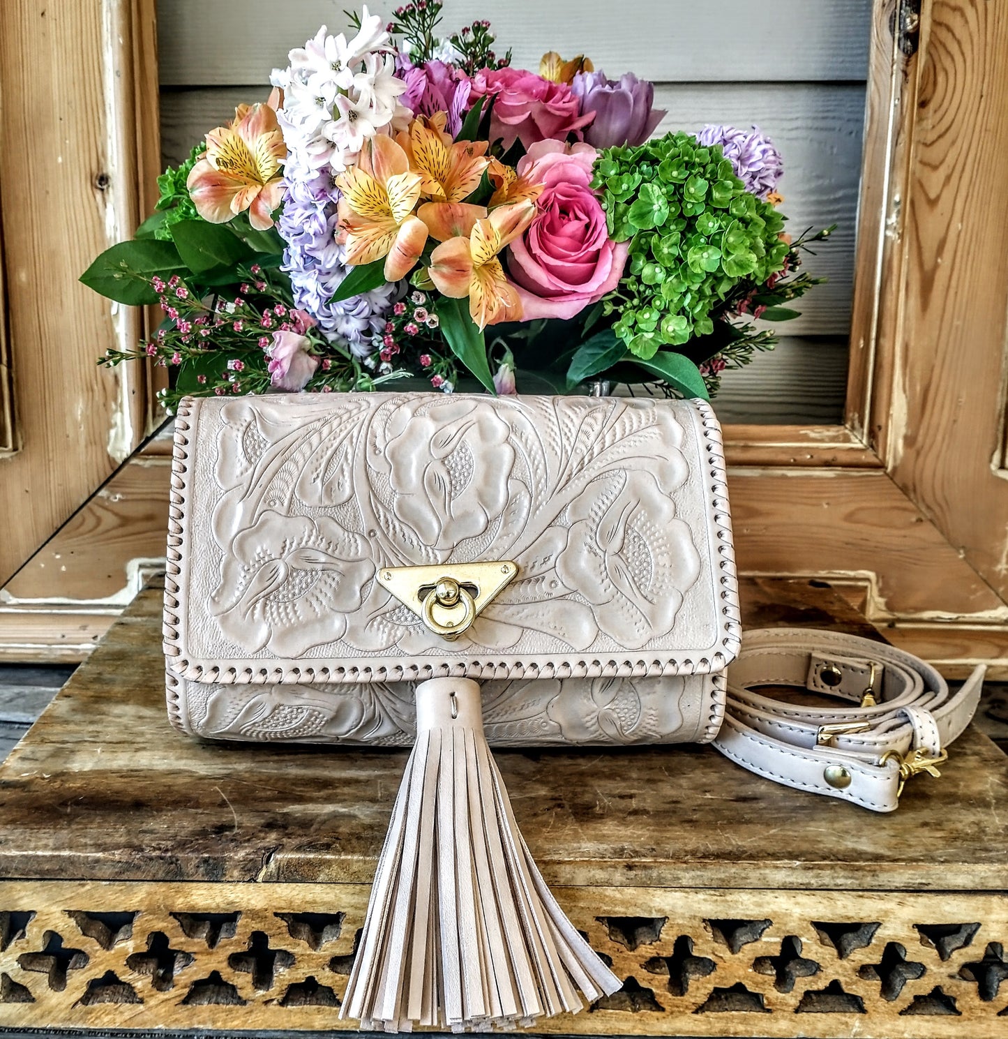 Vintage Style Cross Body Purse.
