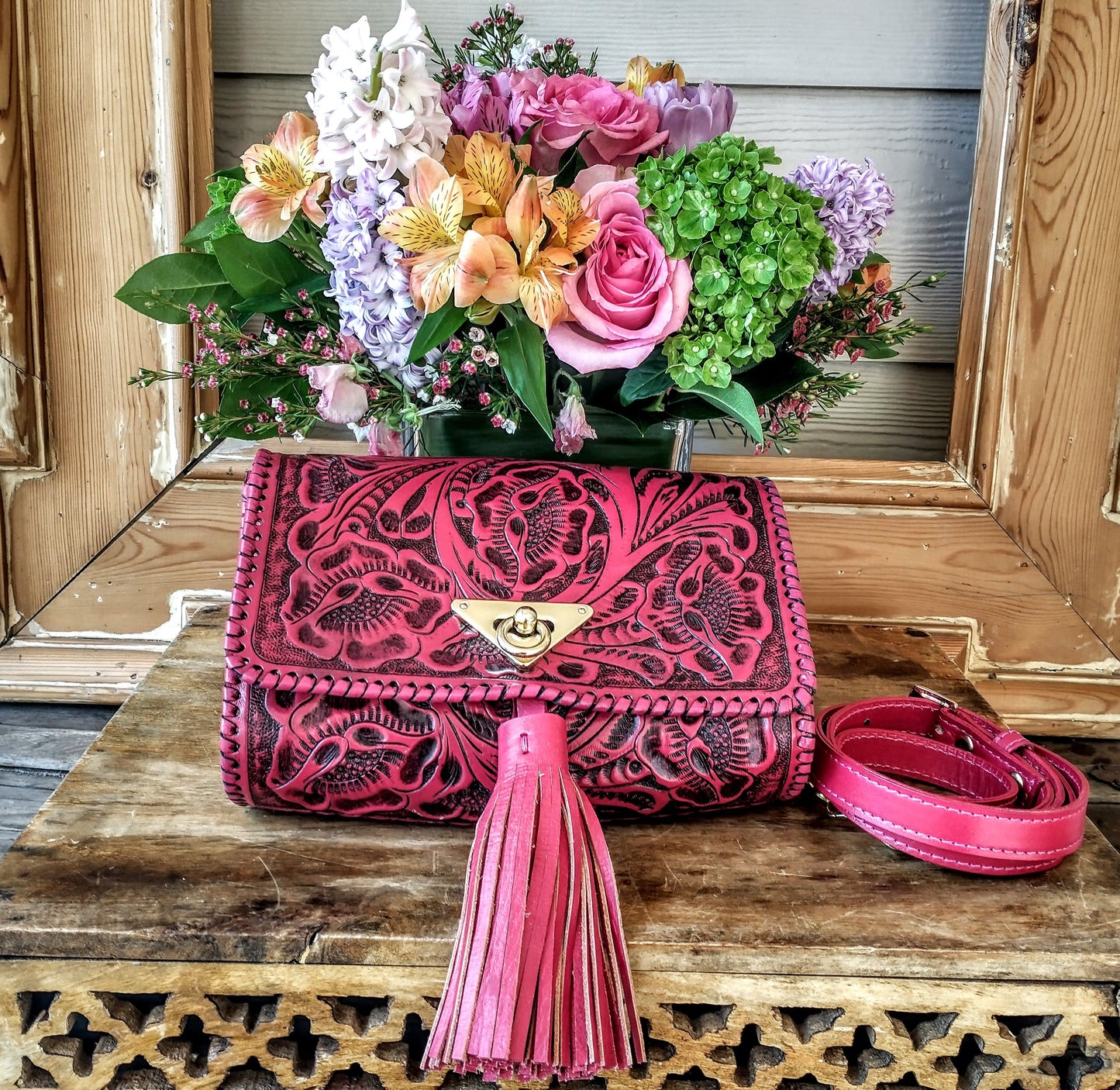 Vintage Style Cross Body Purse.